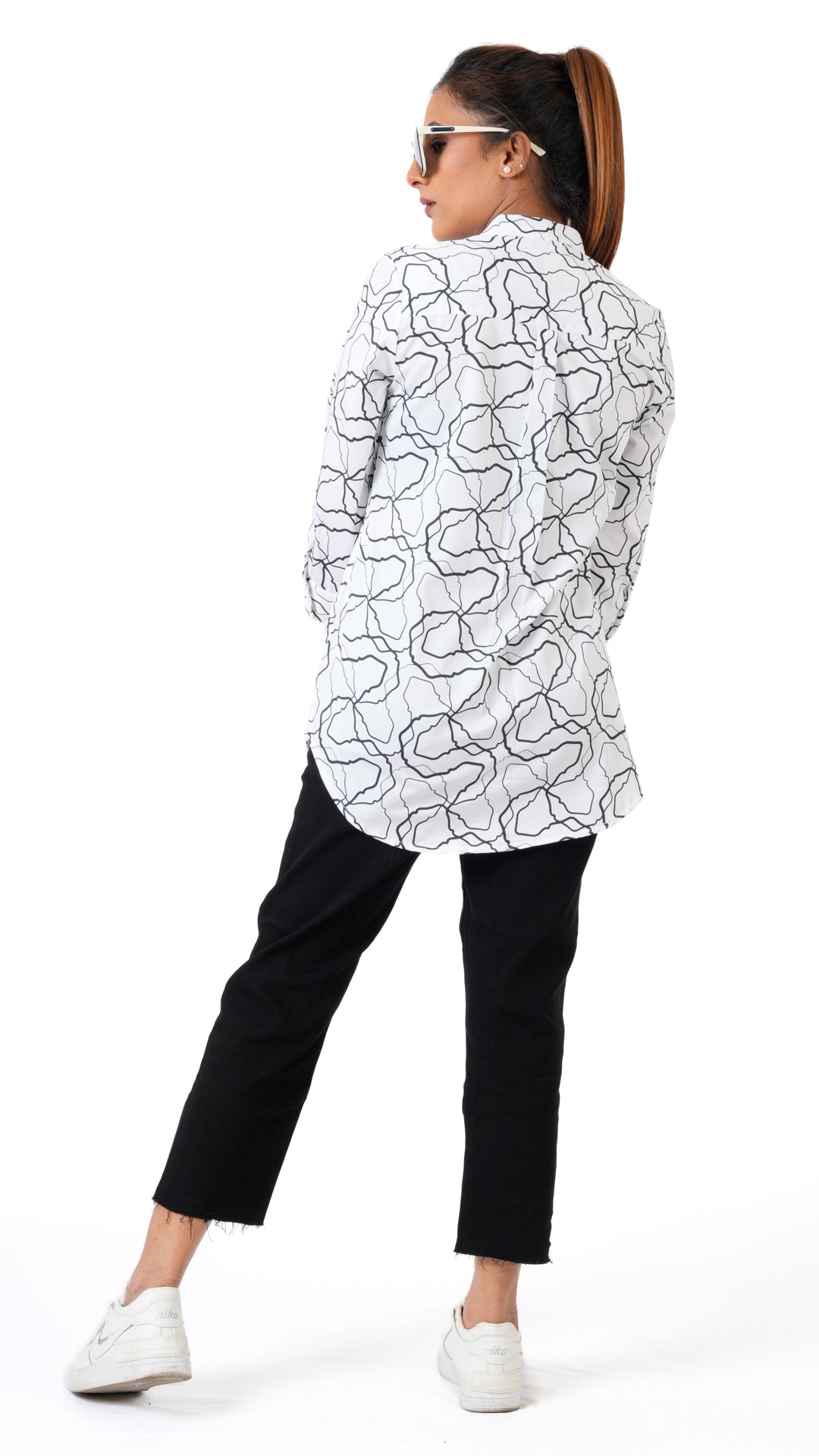 Scribble Board A Chhori Hip Covered Shirt